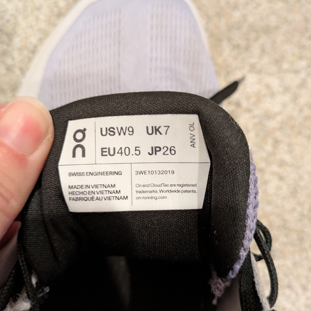On Cloudrunner Running Shoes In Purple and Black. Women's Size 9 Athletic Shoes - Picture 6 of 6